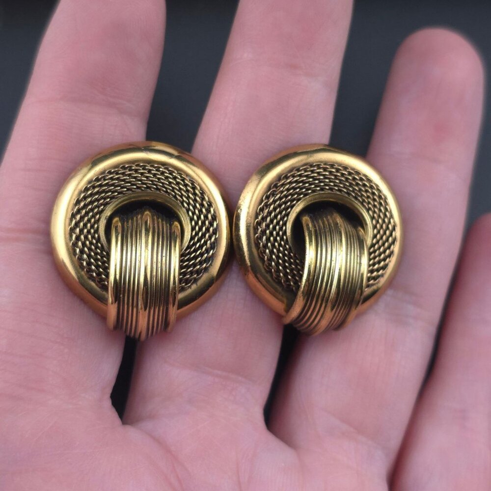 Vintage Bulatti Gold-Tone Textured Knot Clip-On Earrings Classic - Picture 5 of 8